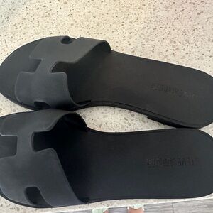 Steve Madden All black Sandals